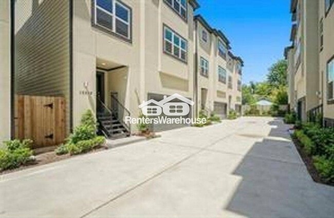 Building Photo - 1333 W 22nd St