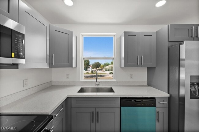 Building Photo - 3815 Chiquita Blvd S Unit 106 Rental