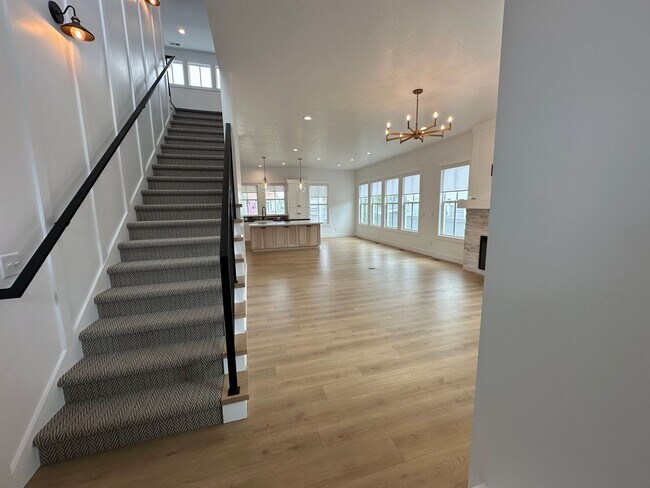 Photo - Gorgeous 5 Bed 3.5 Bath Home at Daybreak I...