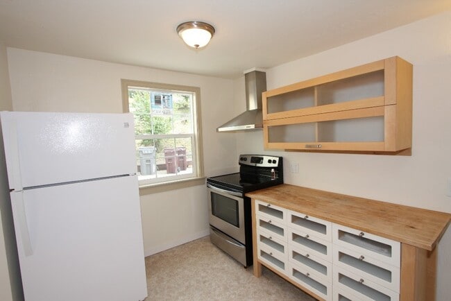 Photo - 1037-1037 Warfield Ave Unit 1037