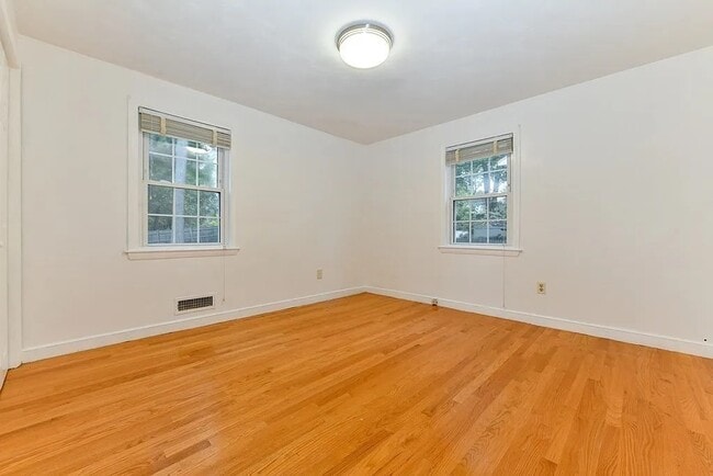 Photo - 14 Grassmere Rd Unit 1