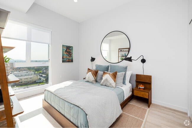 1BD, 1BA - 609SF - Bedroom
