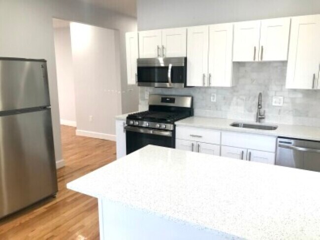 Building Photo - 130 Boston St Unit 2 Rental
