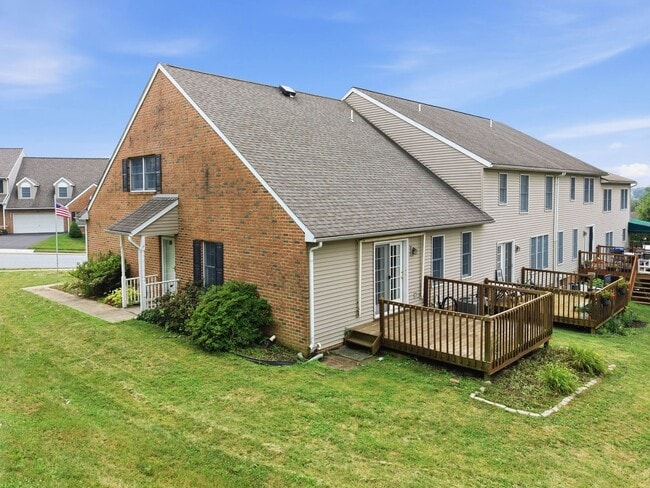 Photo - 472 Hillside Dr