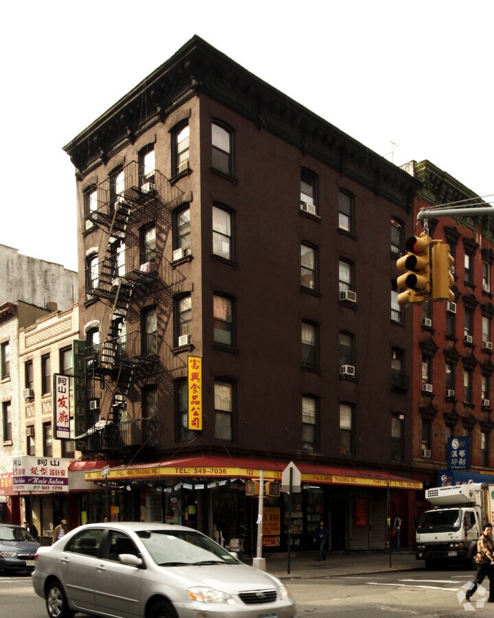 Photo - 122 Madison St Apartments