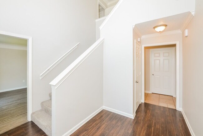 Photo - 5617 Annandale Dr