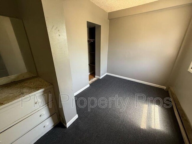 Building Photo - 3601 W Highland Blvd Unit 3
