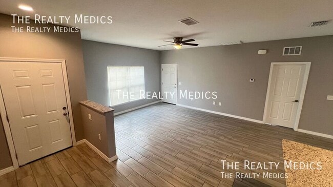 Photo - 270 Winfall Ave SW