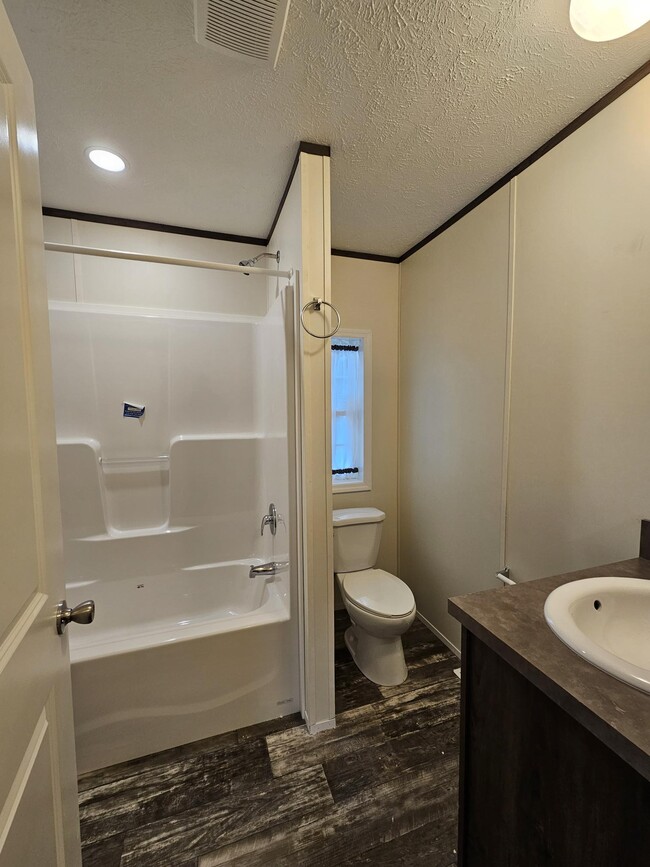 Photo - 708 Maple Dr