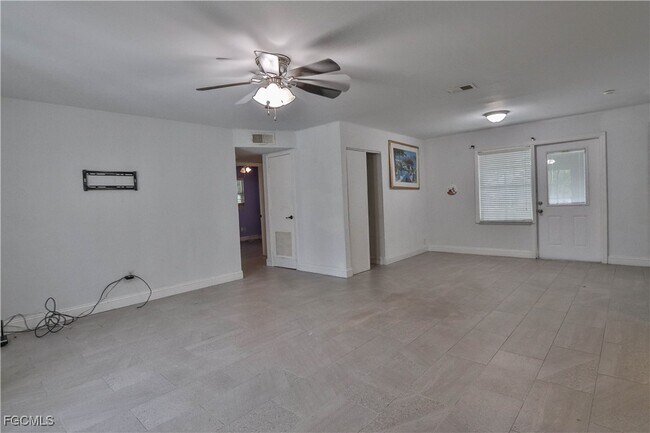 Photo - 305 Bougainvillea Rd W