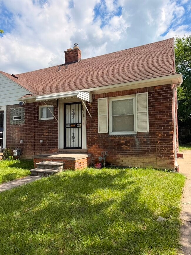 Building Photo - 20209 Moross Rd