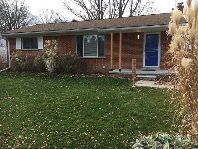 Building Photo - 3160 Fernwood Ave Rental