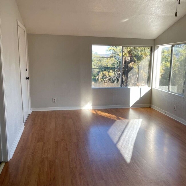 113 W Sunset St