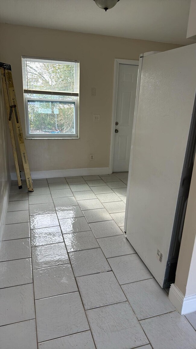 Photo - 503 Mayflower Ln Unit B