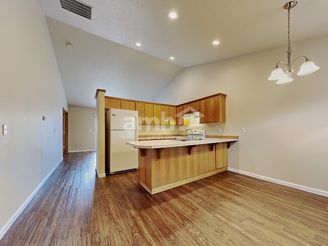 Photo - 641 NW Meadows Dr