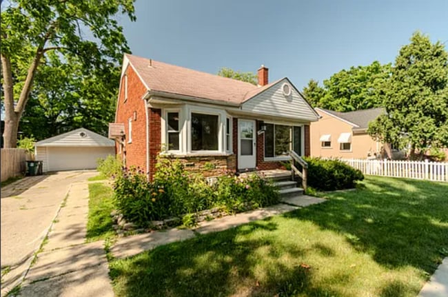 Building Photo - Beautifully updated 3-bedroom, 3-bath Bung... Rental