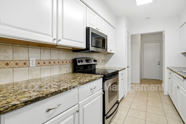 Photo - 924 Wisteria Way