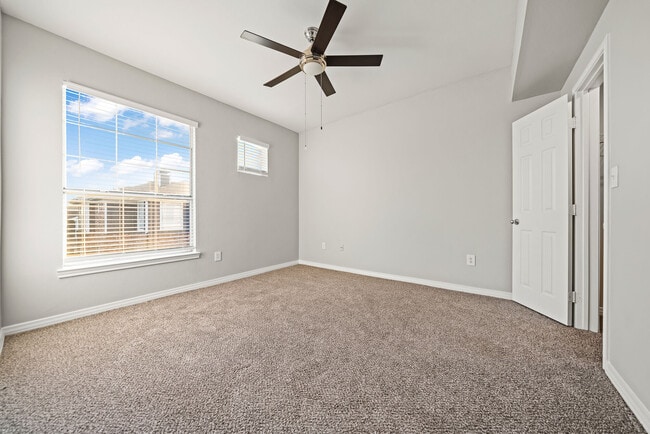 Photo - Settler's Gate