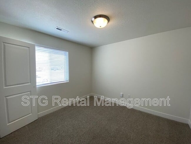 Photo - 554 W 2350 N