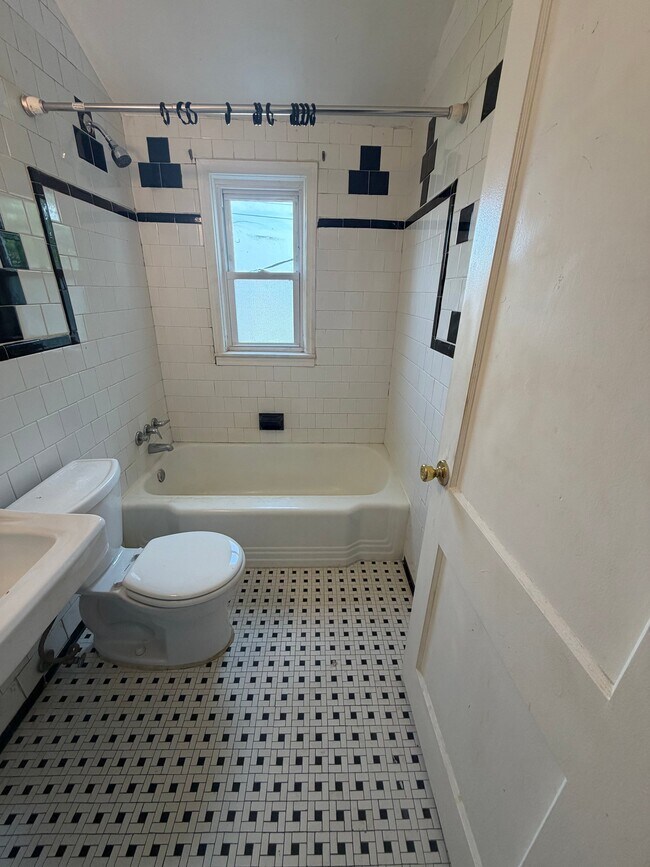 Photo - 7926 Kavanagh Rd