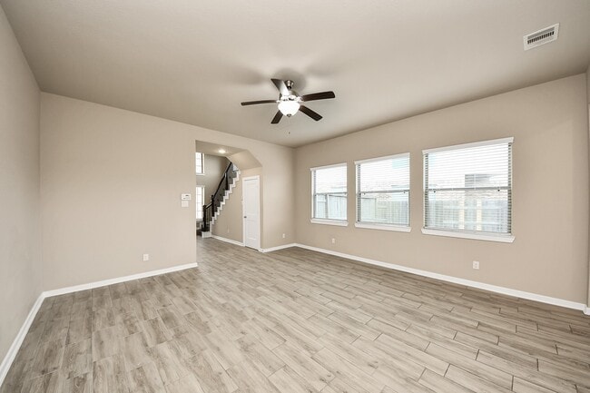 Photo - 6030 Rivercane Way