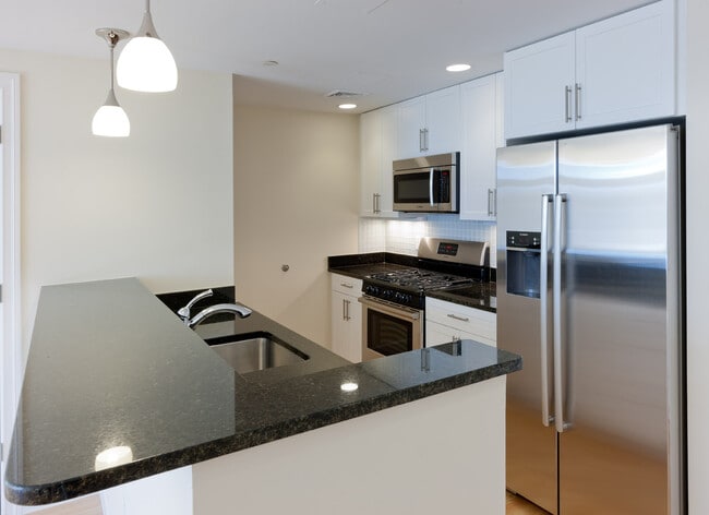 Building Photo - 2 Cameron Ave Unit 1
