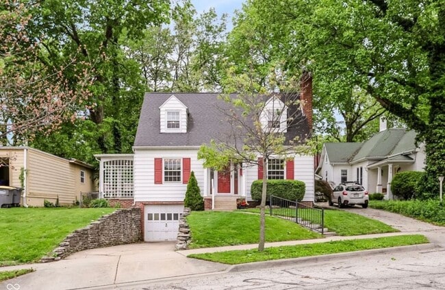 Building Photo - Stunning 3 Bedroom