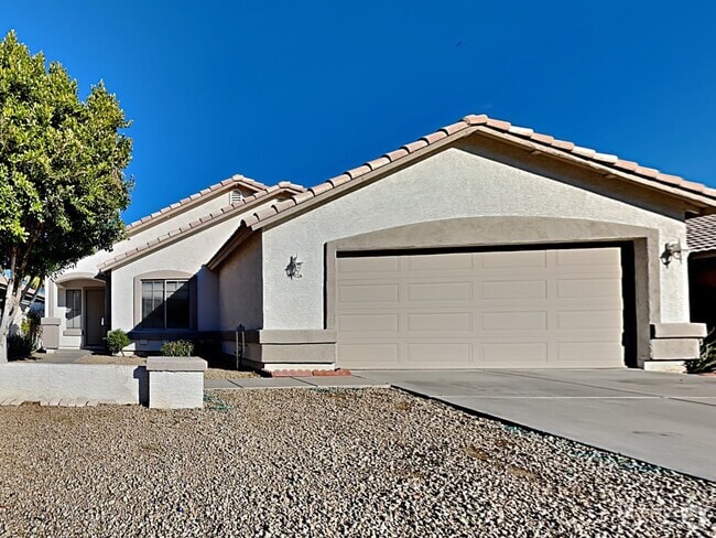 Building Photo - 9126 W Serrano St Rental