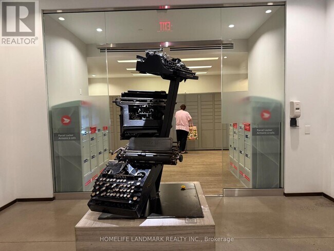 Photo - 1030 King St W Unit 228
