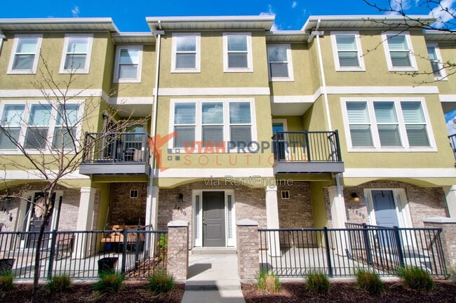 Photo - 1790 W Dalmeny Way
