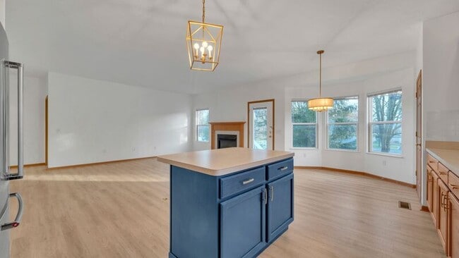 Photo - 7275 Winterbek Ave