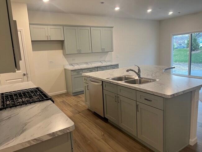 Photo - 1977 Leiter Way