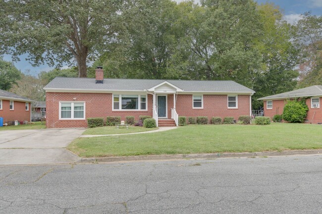 Building Photo - 105 Adams Dr