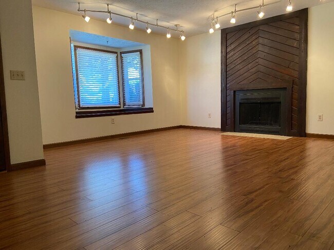 Photo - 3275 Willington Dr