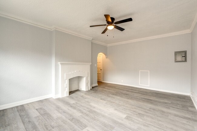 Photo - 2840 S Moreland Blvd Unidad #19