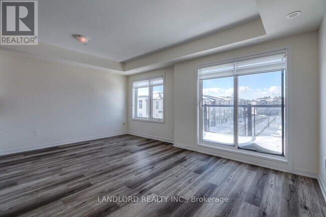 Photo - 1695 Dersan St