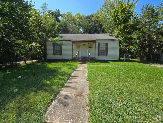 Building Photo - 3 Bedroom 1 Bathroom Rental