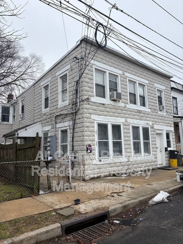 Photo - 319 Hobart Ave Unidad 321B