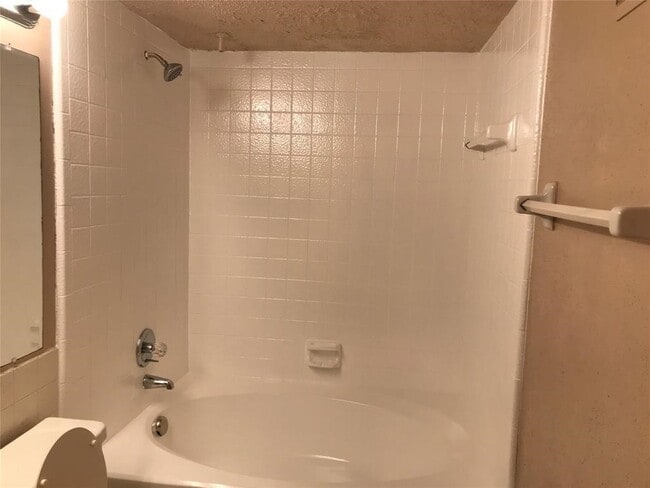 Building Photo - 2826 S Bartell Dr Unit 35