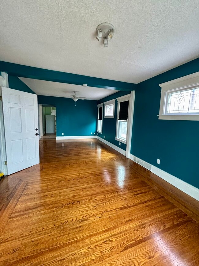 Building Photo - 89 Ullman St Unit Upper