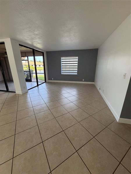 Photo - 10631 NW 14th St Unidad 210