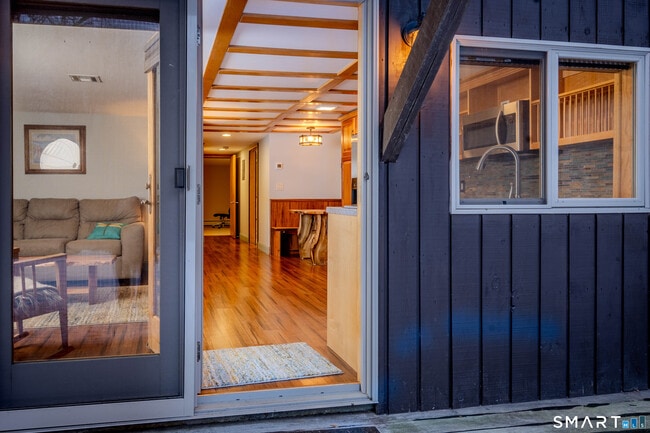 Photo - 215 Old Newtown Rd