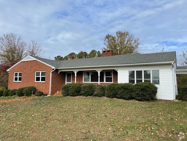 Building Photo - 3 BED, 1.5 BATH HOME LOCATED IN DENTON!