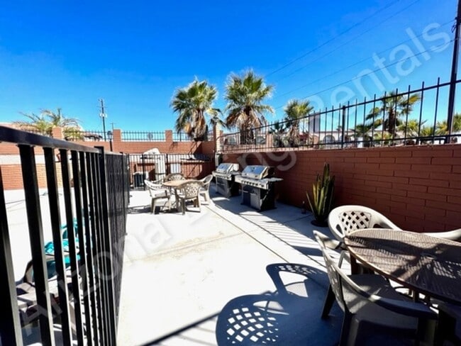 Photo - DOWNTOWN LAKEVIEW CONDO