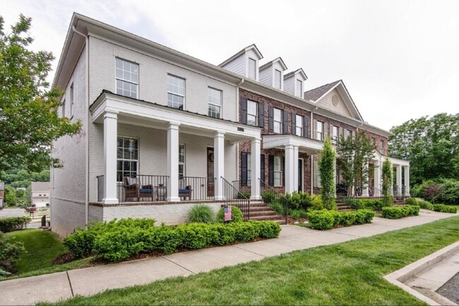 Photo - 3-bedroom, 2.5-bath home with a 2-car garage in the sought-after Gateway Village community of Fra...