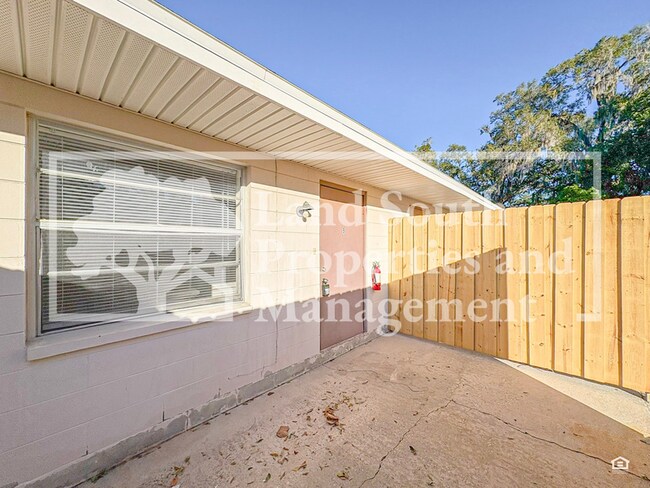 Photo - 817 W Carole St