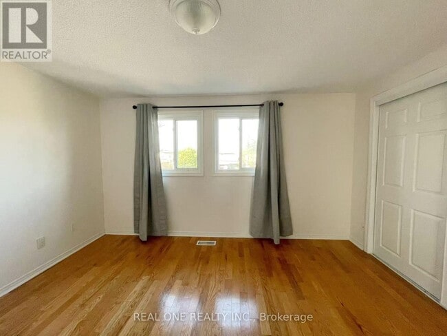 Photo - 6972 Cordingley Crescent