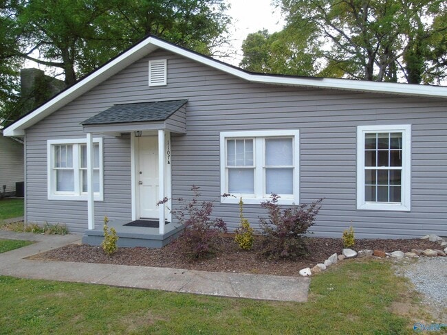 Building Photo - 1107 England St NE