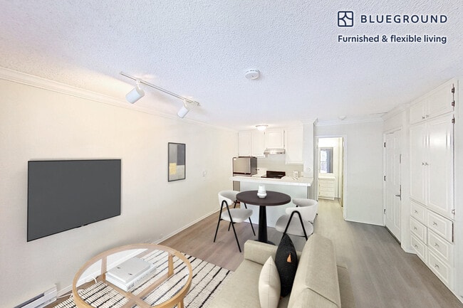 Photo - 555 W Middlefield Rd Unidad FL3-ID6389A