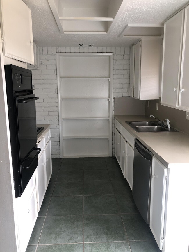 Photo - 3112 Lourdes St